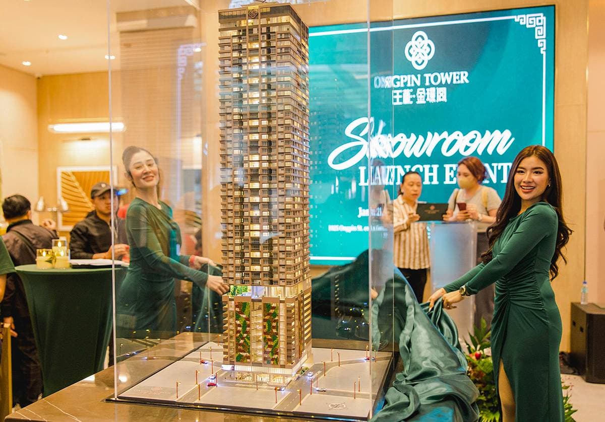 2025 - Showroom Premiere